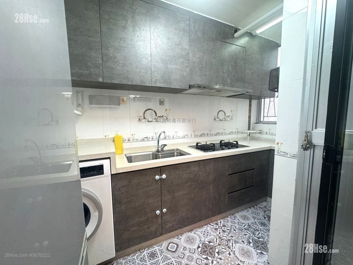 Wah Ming Est Sell 2 Bedrooms , 1 Bathroom 443 ft²