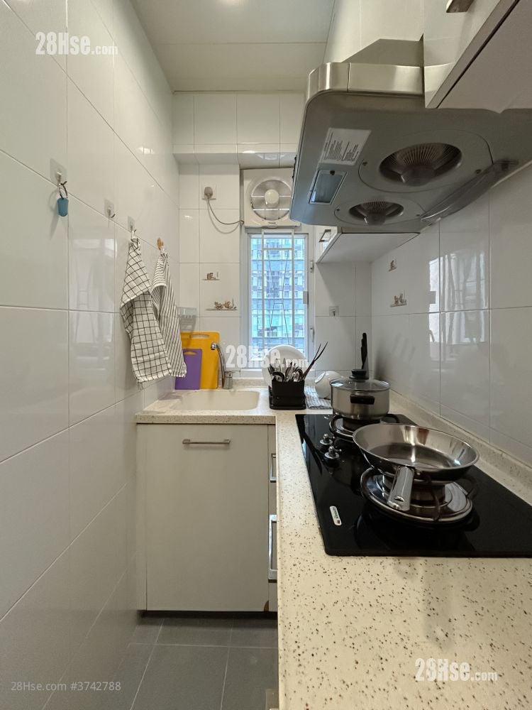 Hay Wah Building Rental 62 ft²