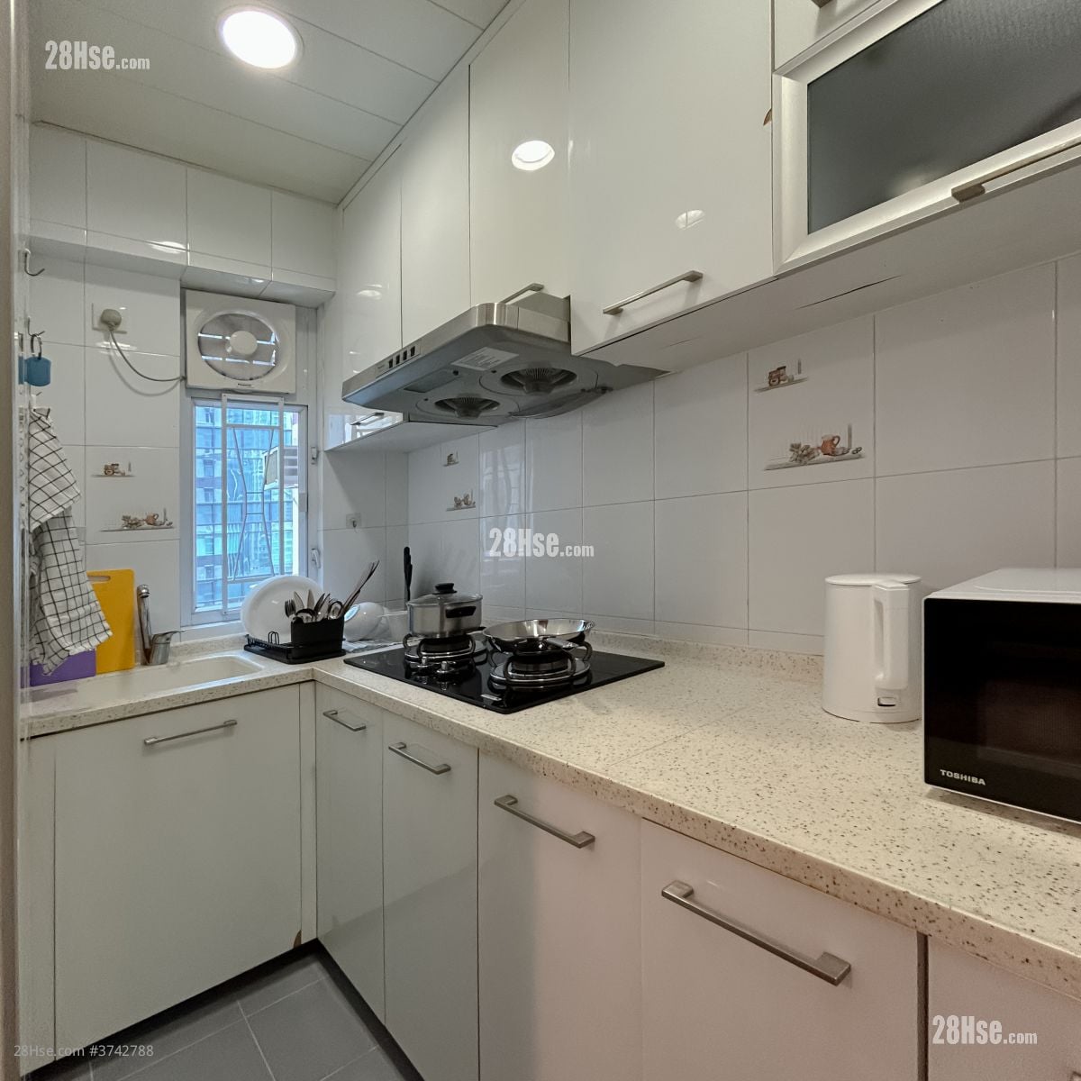 Hay Wah Building Rental 62 ft²