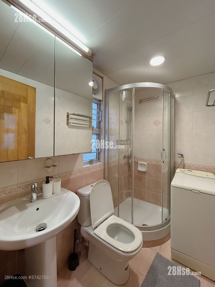 Hay Wah Building Rental 62 ft²