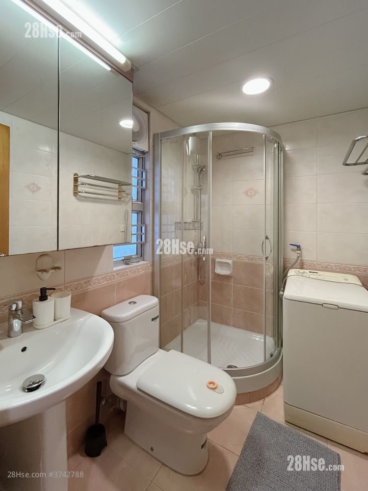 Hay Wah Building Rental 62 ft²