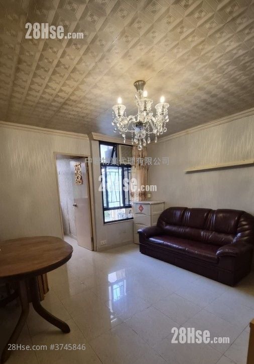 顯徑邨 售盤 2 房 , 1 浴室 381 平方呎