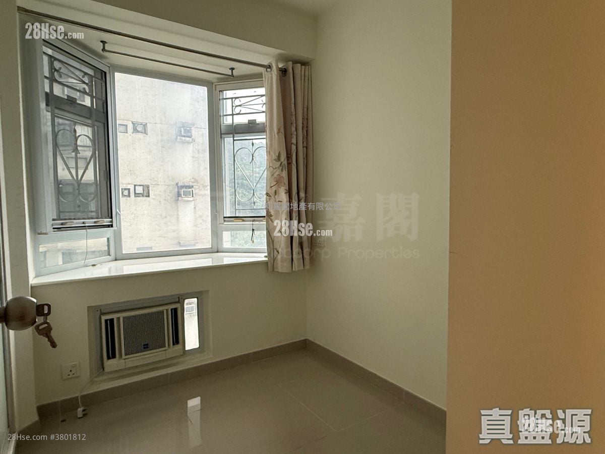 Kornhill Sell 3 Bedrooms 710 ft²