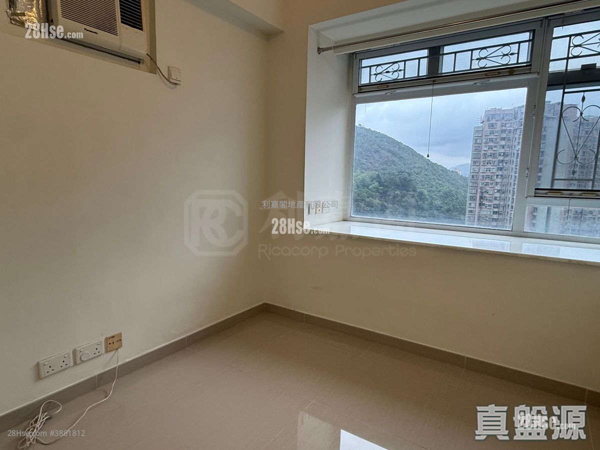 Kornhill Sell 3 Bedrooms 710 ft²