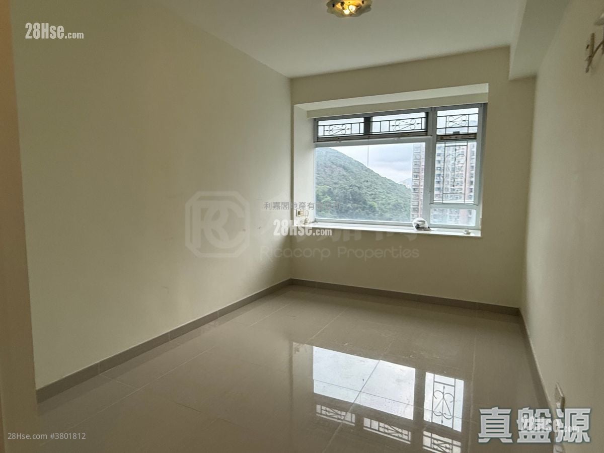 Kornhill Sell 3 Bedrooms 710 ft²