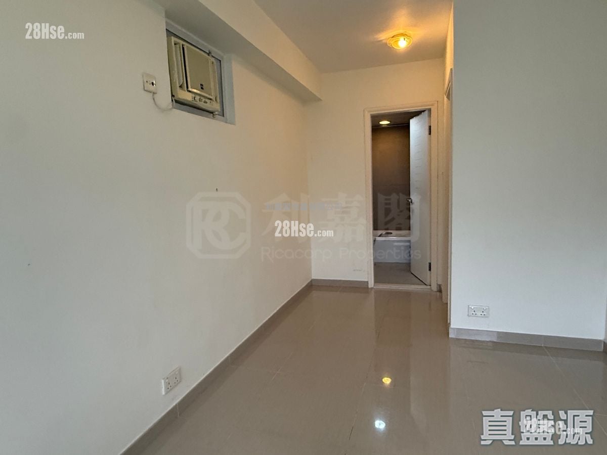 Kornhill Sell 3 Bedrooms 710 ft²