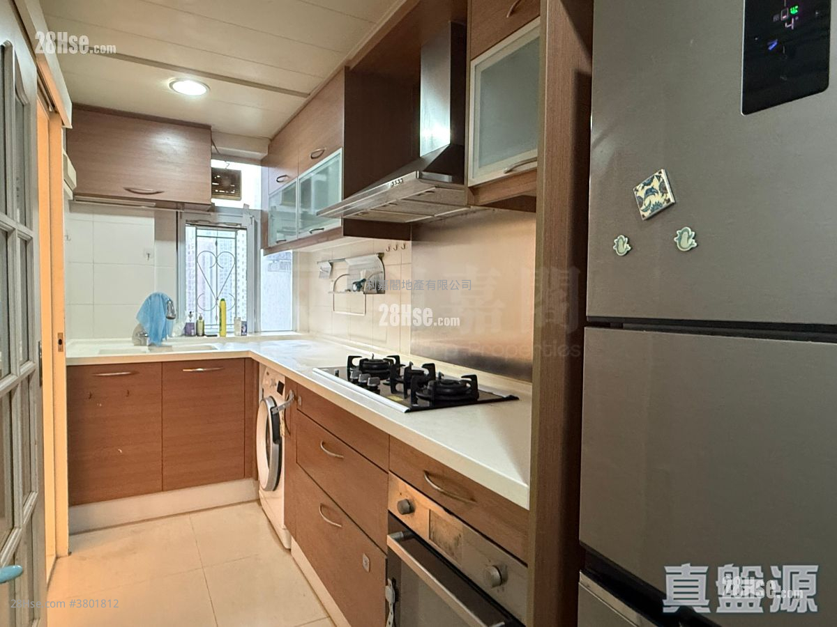 Kornhill Sell 3 Bedrooms 710 ft²