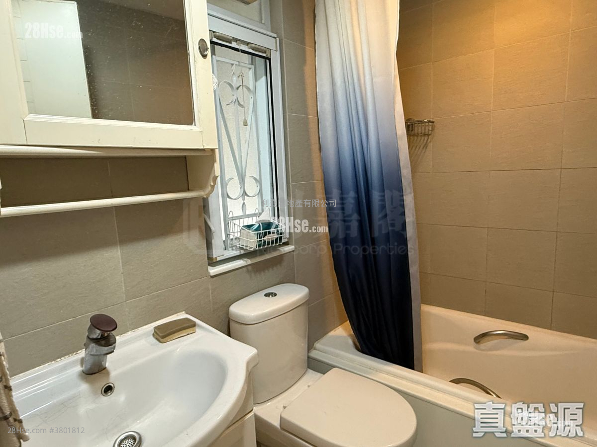 Kornhill Sell 3 Bedrooms 710 ft²