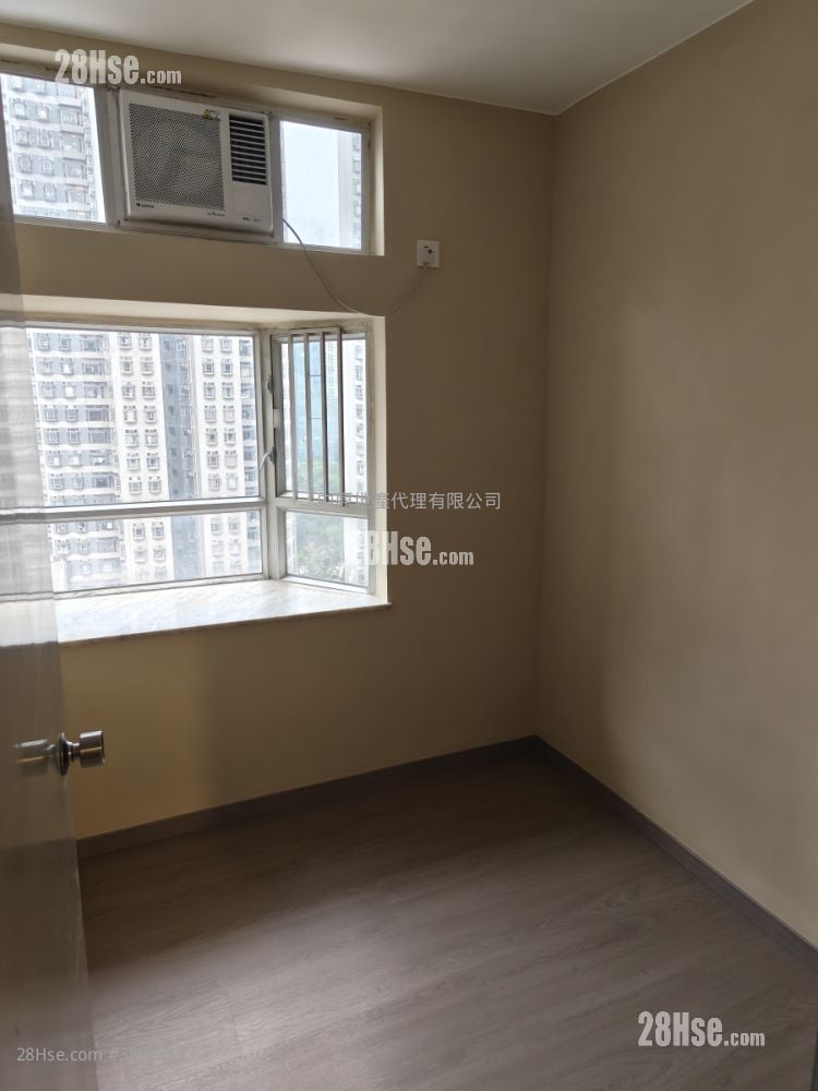 Riviera Gardens Rental 3 Bedrooms , 1 Bathroom 497 ft²