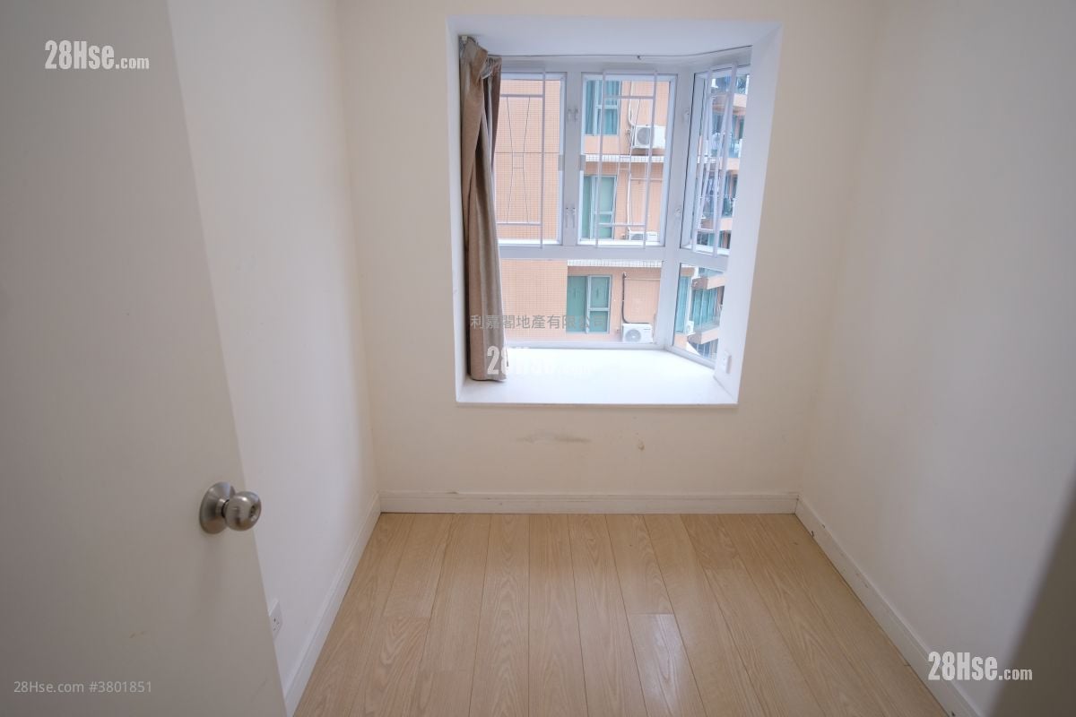 Royal Court Sell 3 Bedrooms 661 ft²