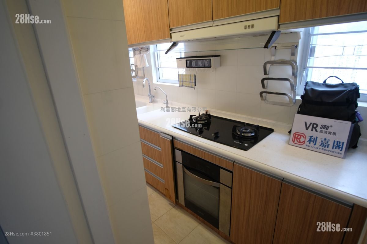 Royal Court Sell 3 Bedrooms 661 ft²