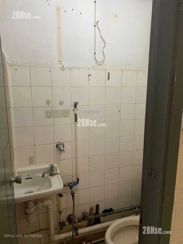 Ko Fu Building Rental 274 ft²