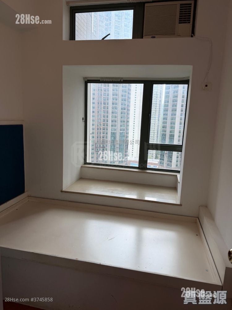 Residence Oasis Sell 3 Bedrooms , 2 Bathrooms 722 ft²