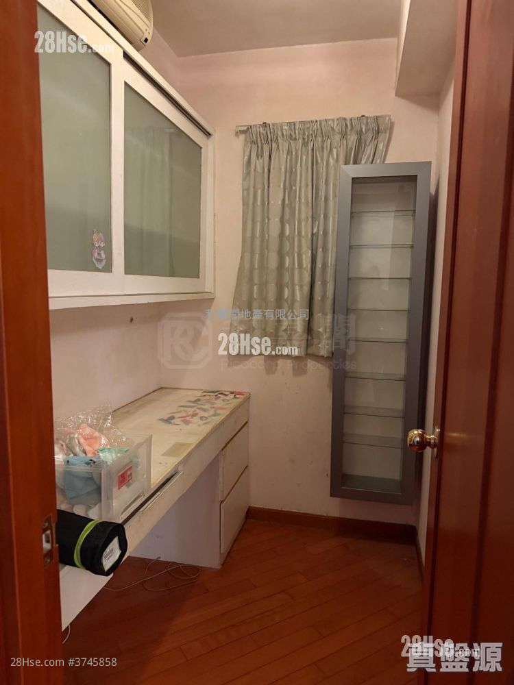 Residence Oasis Sell 3 Bedrooms , 2 Bathrooms 722 ft²