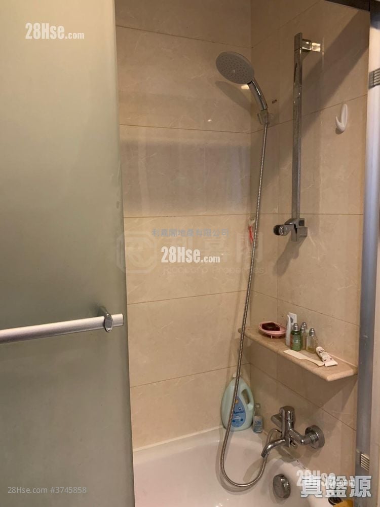 Residence Oasis Sell 3 Bedrooms , 2 Bathrooms 722 ft²