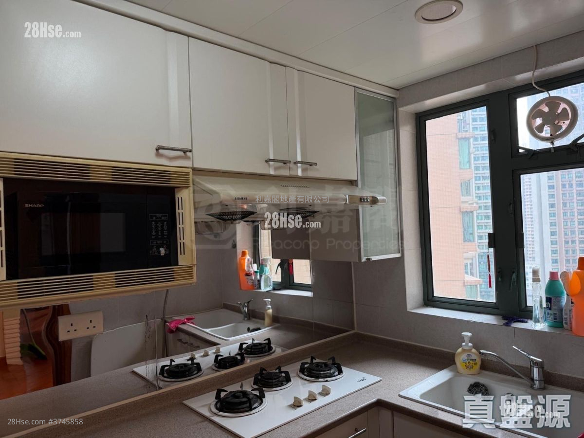 Residence Oasis Sell 3 Bedrooms , 2 Bathrooms 722 ft²