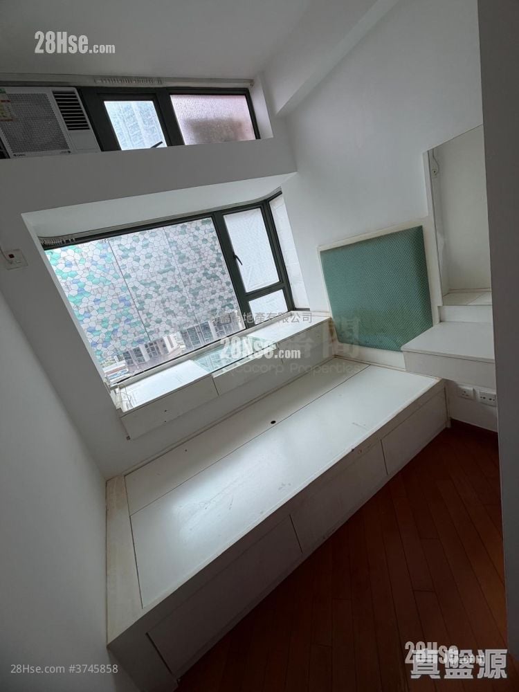 Residence Oasis Sell 3 Bedrooms , 2 Bathrooms 722 ft²