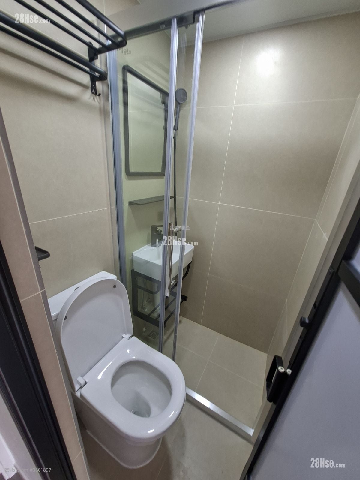 Ngai Hing Mansion Sell 3 Bedrooms , 1 Bathroom 576 ft²