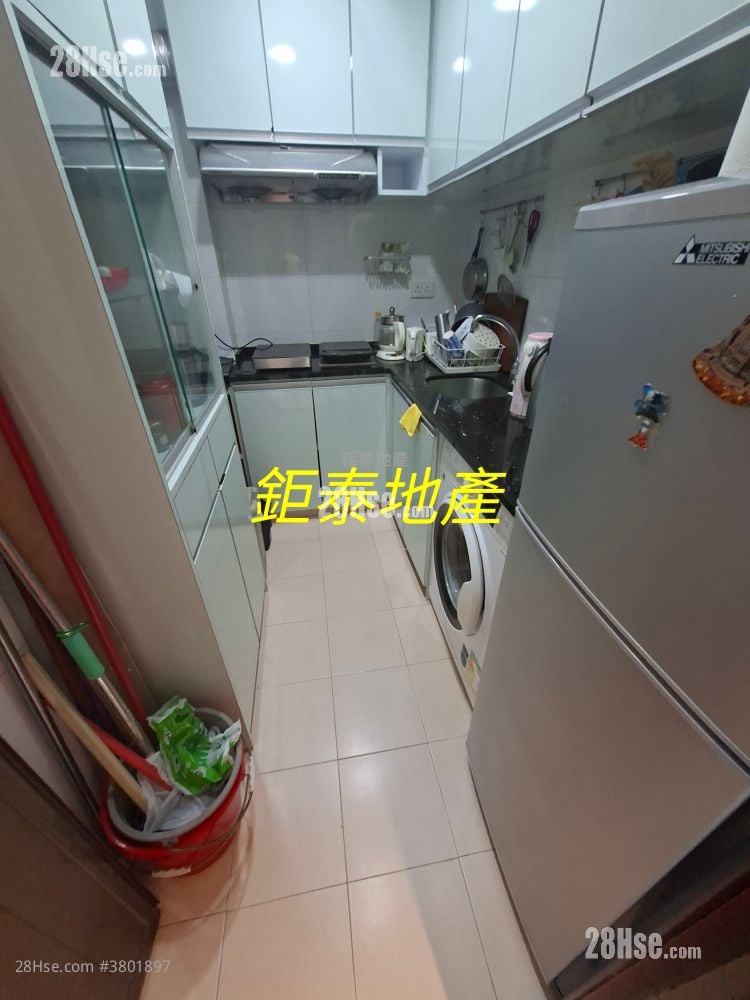 Ngai Hing Mansion Sell 3 Bedrooms , 1 Bathroom 576 ft²