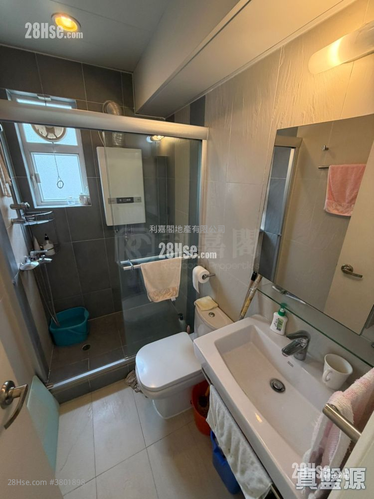 Champion Court Sell 2 Bedrooms , 2 Bathrooms 970 ft²