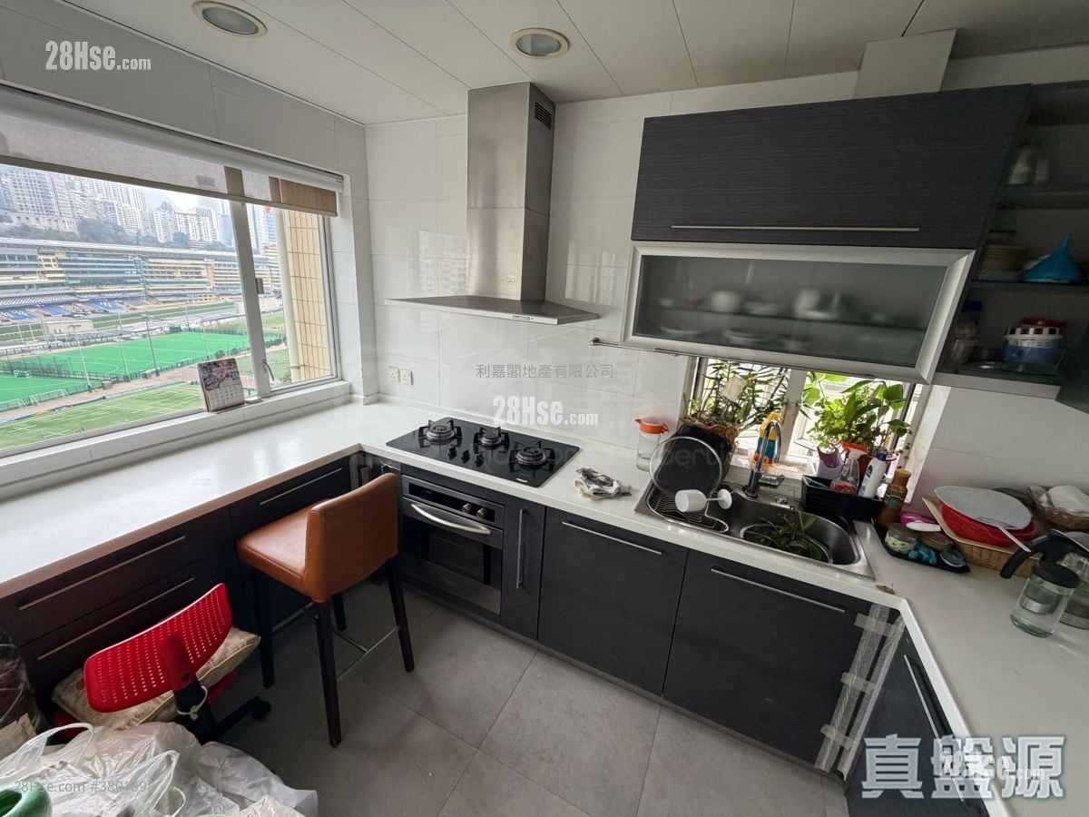 Champion Court Sell 2 Bedrooms , 2 Bathrooms 970 ft²