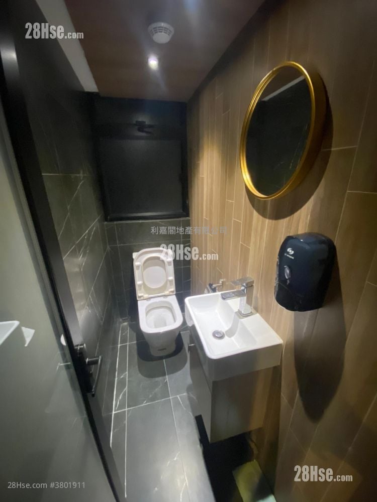 Mai Wah Industrial Building Sell 1 Bedroom , 4 Toilets