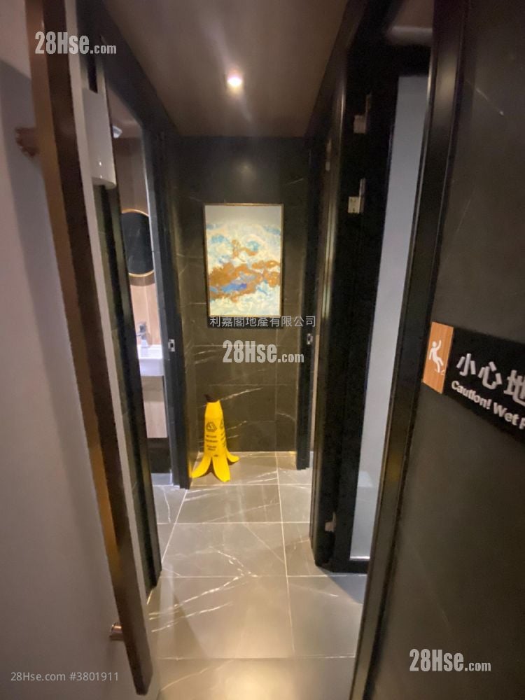 Mai Wah Industrial Building Sell 1 Bedroom , 4 Toilets