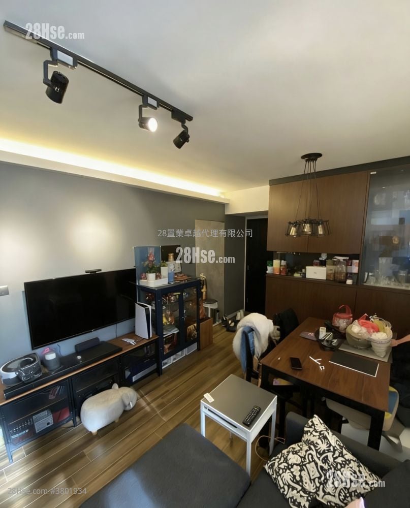Tai Hing Gardens Sell 2 Bedrooms , 1 Bathroom 419 ft²