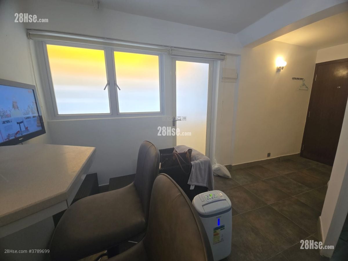 Yen May Building Rental Studio , 1 Bathroom 225 ft²