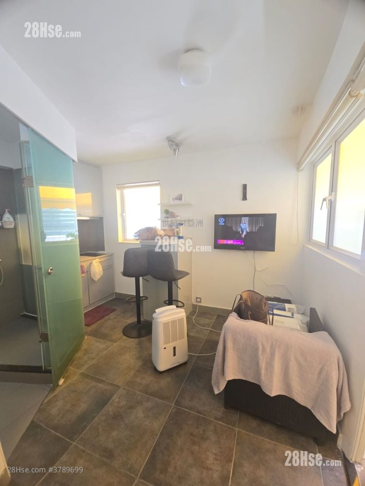 Yen May Building Rental Studio , 1 Bathroom 225 ft²