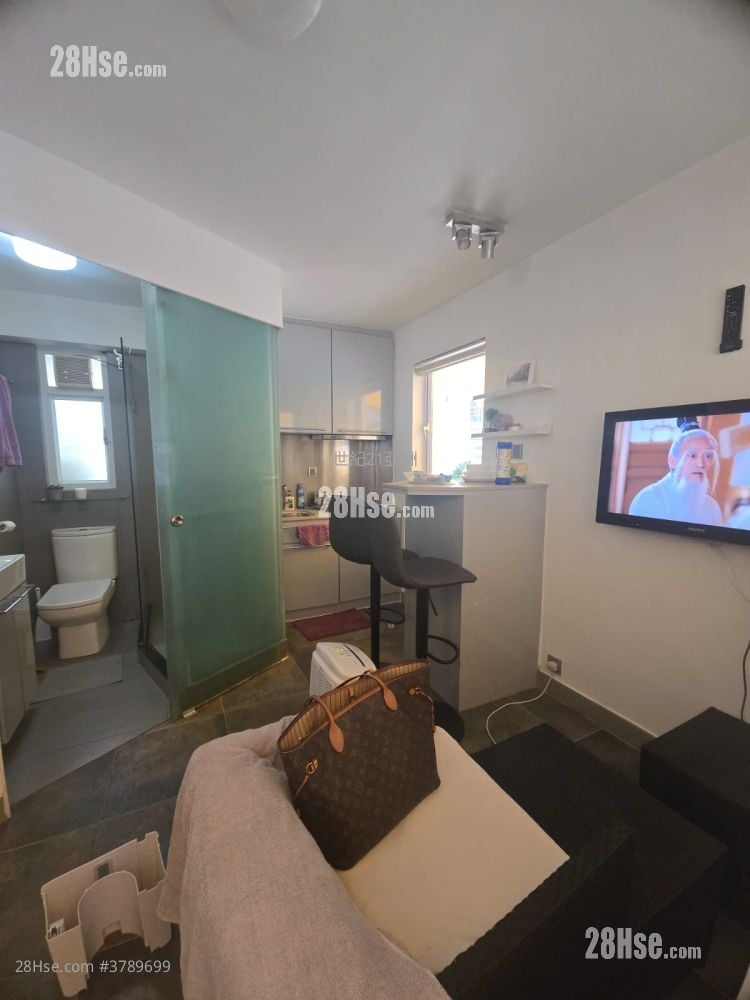 Yen May Building Rental Studio , 1 Bathroom 225 ft²