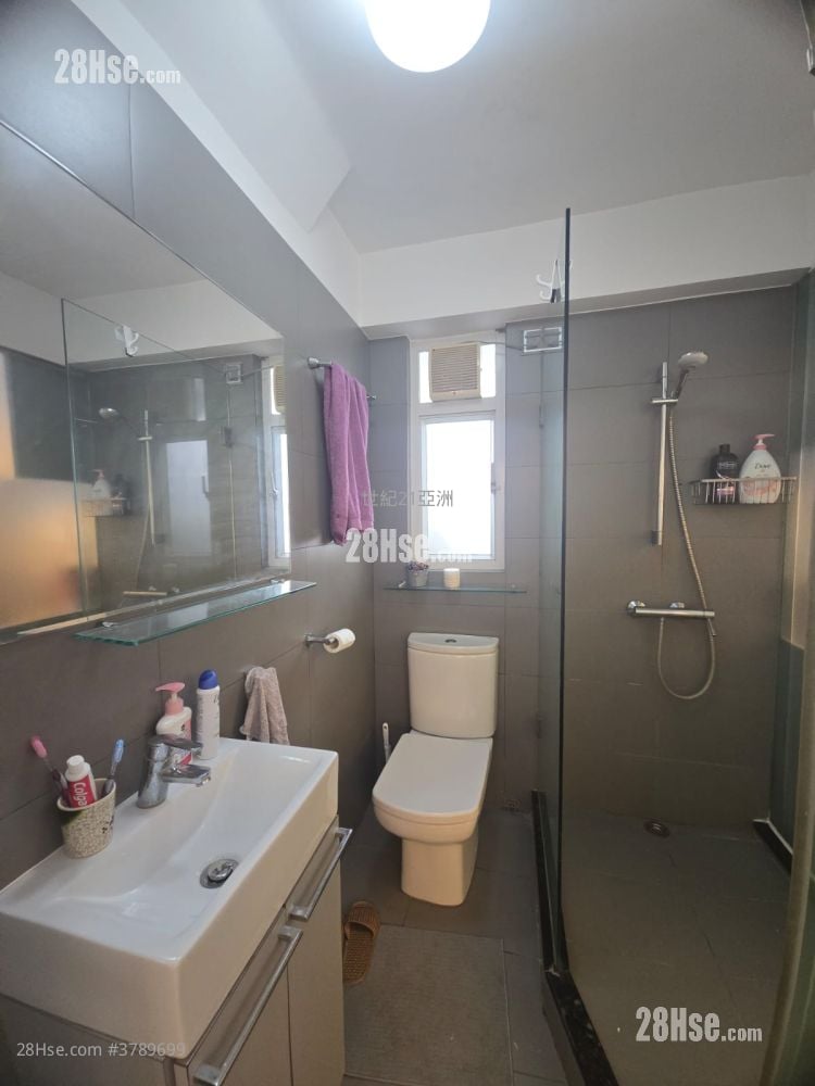 Yen May Building Rental Studio , 1 Bathroom 225 ft²