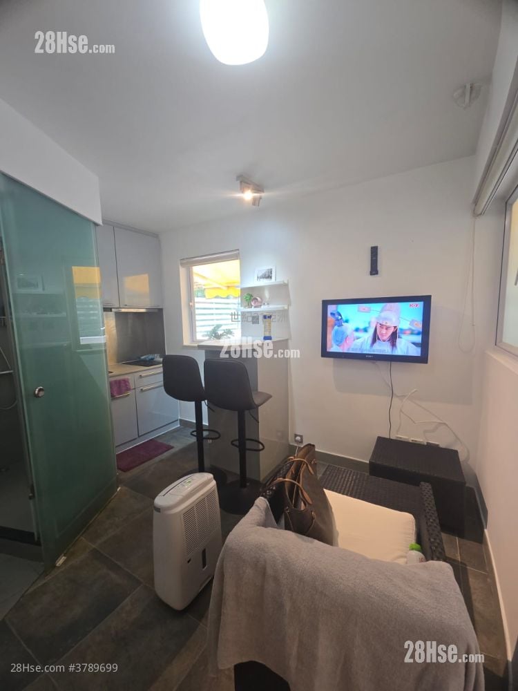 Yen May Building Rental Studio , 1 Bathroom 225 ft²