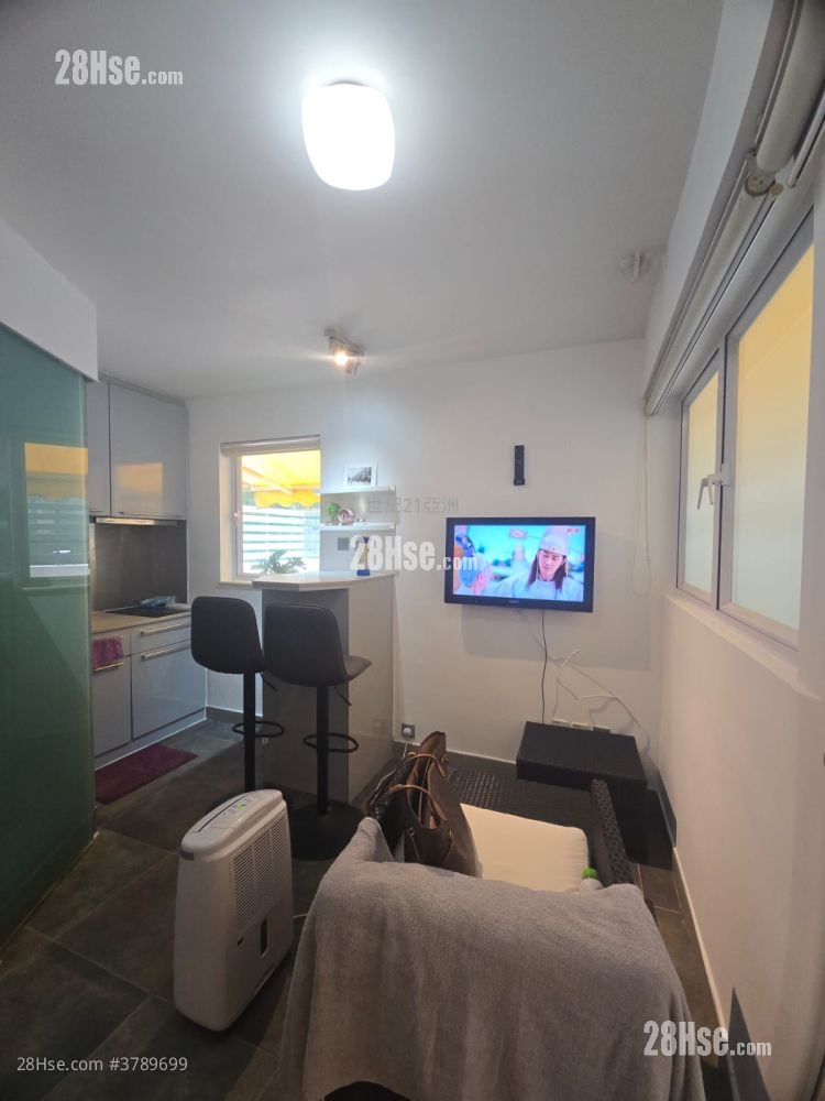 Yen May Building Rental Studio , 1 Bathroom 225 ft²