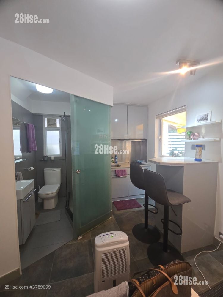 Yen May Building Rental Studio , 1 Bathroom 225 ft²