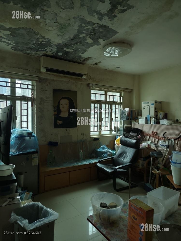 Tung Fook Mansion Sell 2 Bedrooms , 1 Bathroom