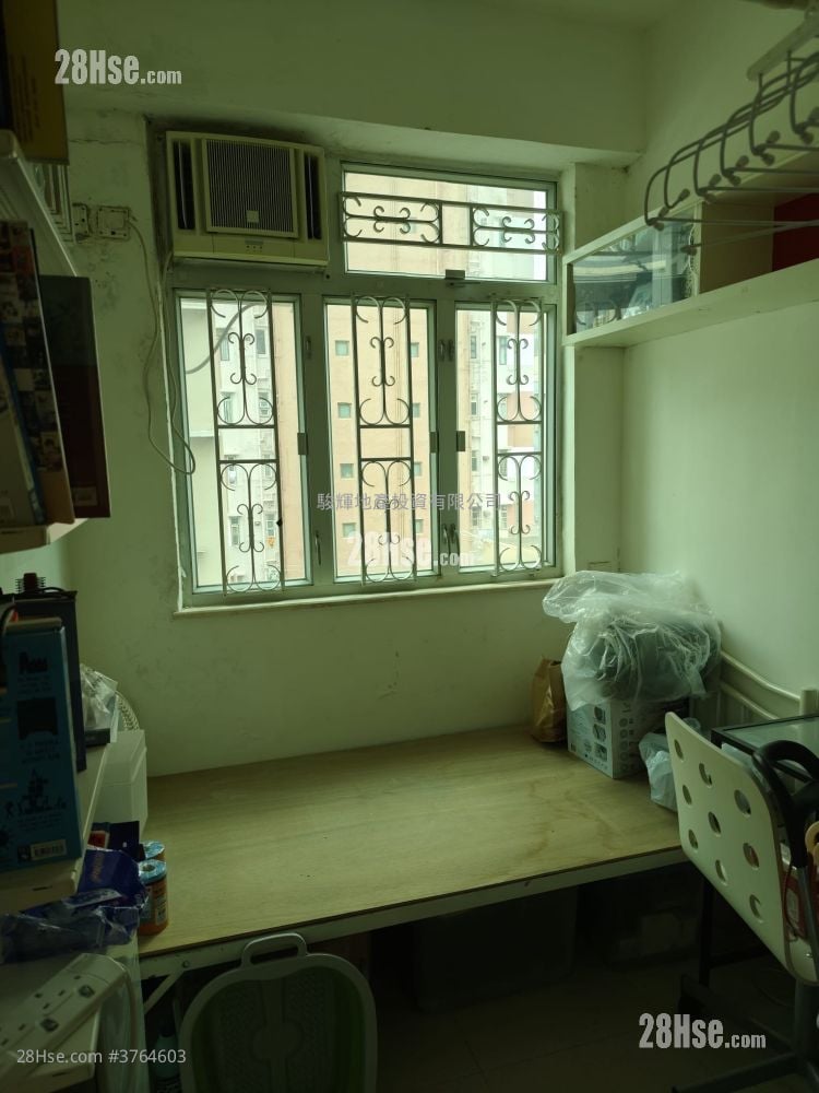 Tung Fook Mansion Sell 2 Bedrooms , 1 Bathroom