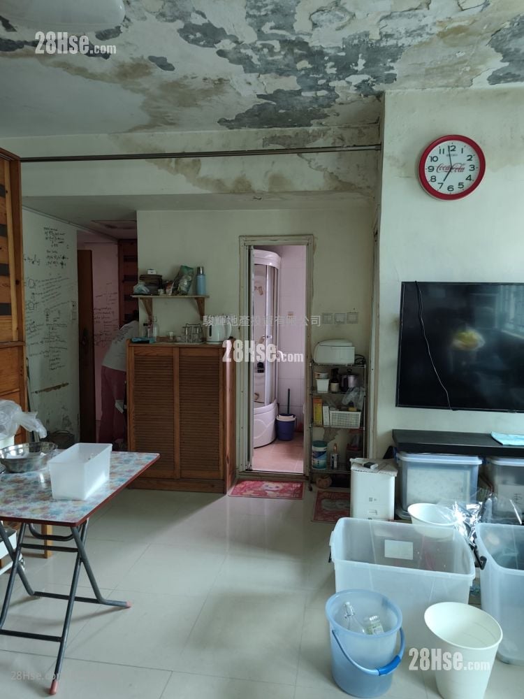 Tung Fook Mansion Sell 2 Bedrooms , 1 Bathroom