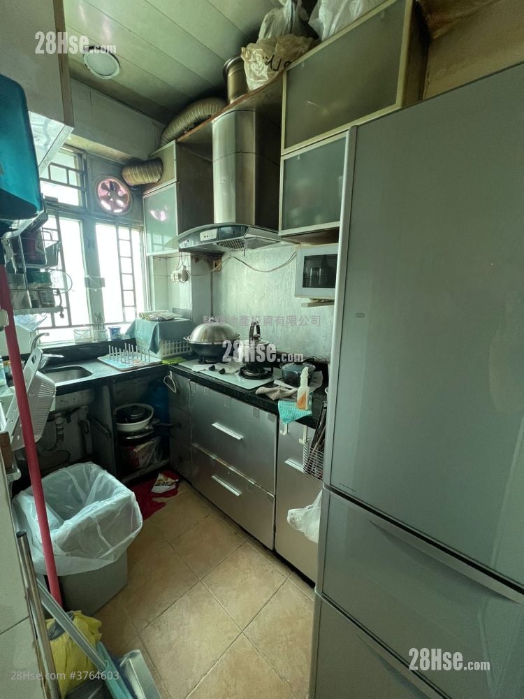 Tung Fook Mansion Sell 2 Bedrooms , 1 Bathroom