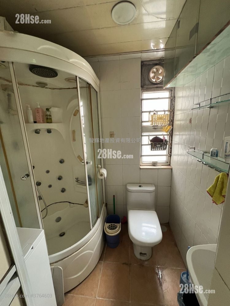 Tung Fook Mansion Sell 2 Bedrooms , 1 Bathroom