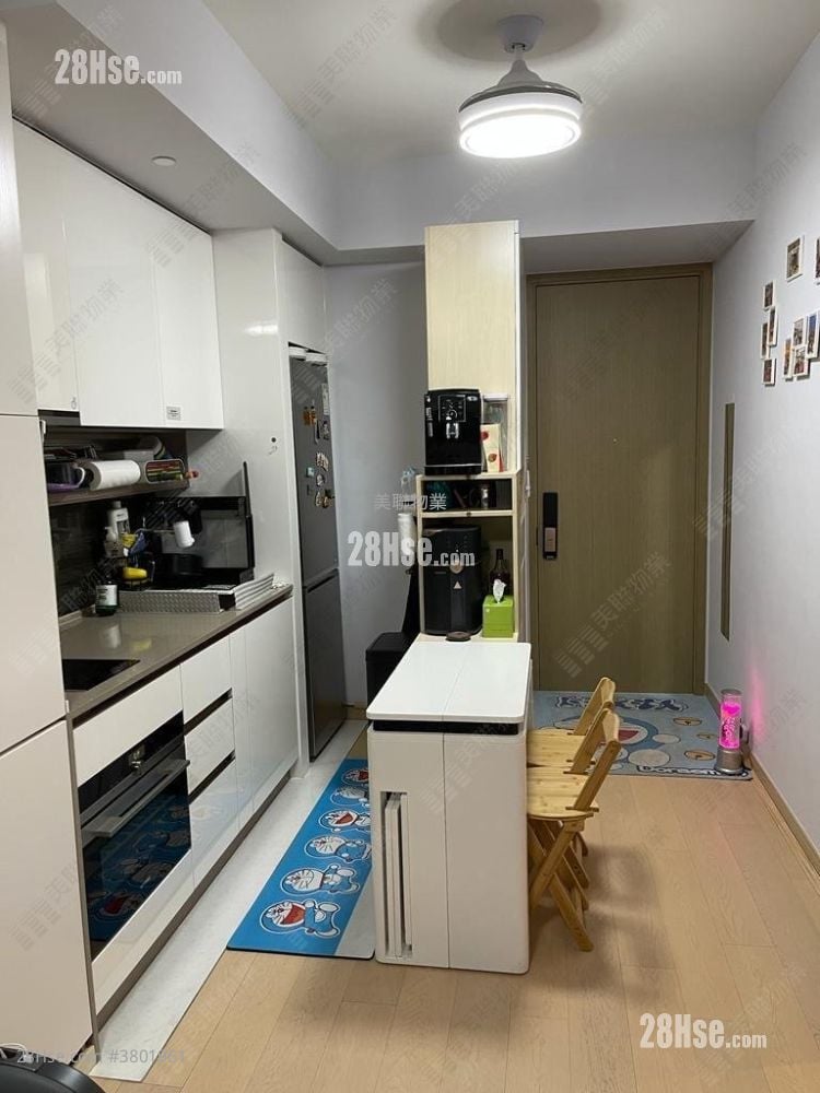 K. Summit Sell 2 Bedrooms 466 ft²