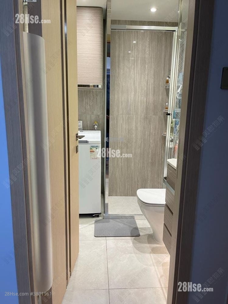 K. Summit Sell 2 Bedrooms 466 ft²