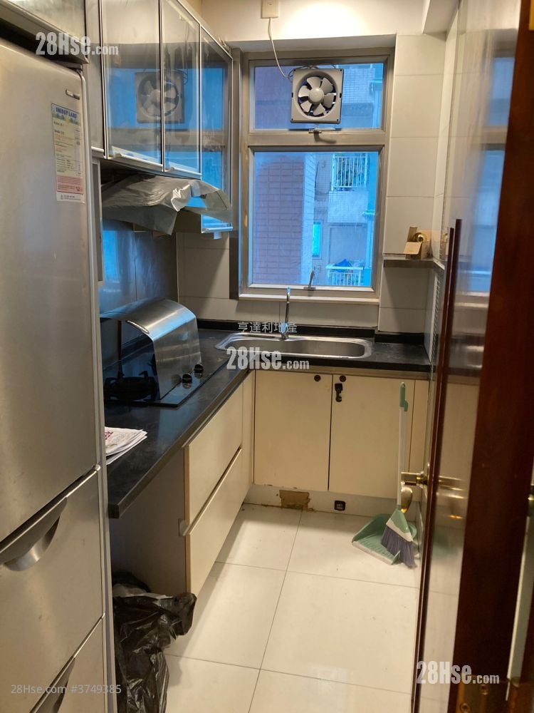 Grand Garden Rental 3 Bedrooms , 2 Bathrooms 633 ft²