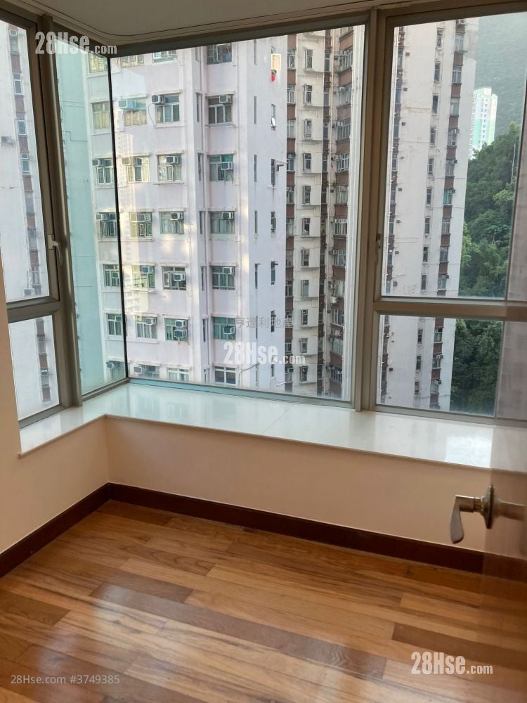 Grand Garden Rental 3 Bedrooms , 2 Bathrooms 633 ft²