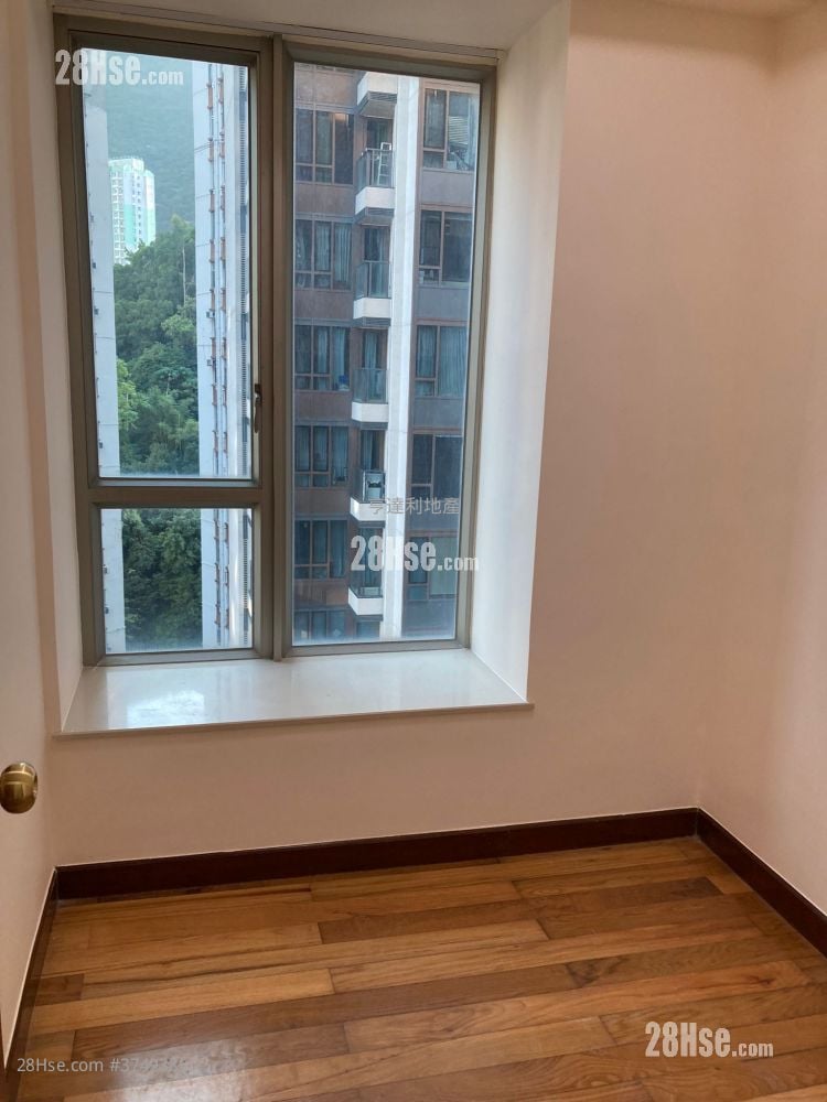 Grand Garden Rental 3 Bedrooms , 2 Bathrooms 633 ft²