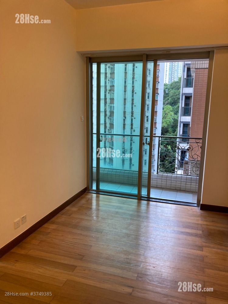 Grand Garden Rental 3 Bedrooms , 2 Bathrooms 633 ft²