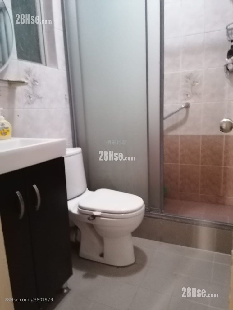 Pak Lee Building Sell 3 Bedrooms , 1 Bathroom 670 ft²