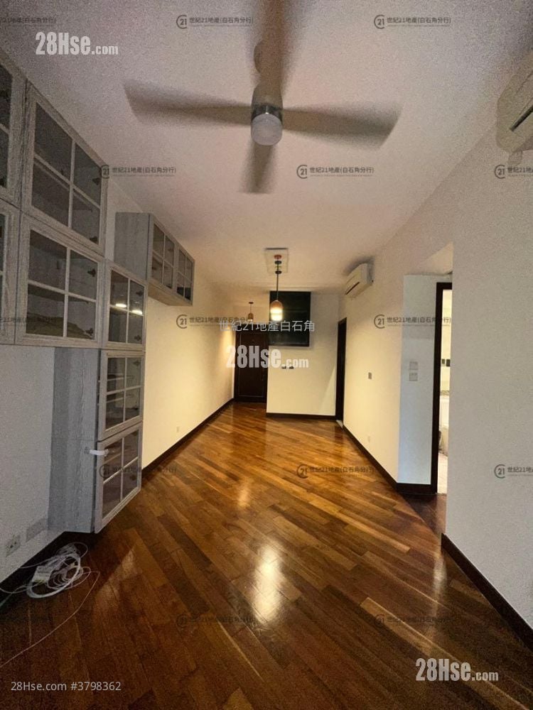 Mayfair By The Sea Rental 2 Bedrooms , 1 Bathroom 610 ft²