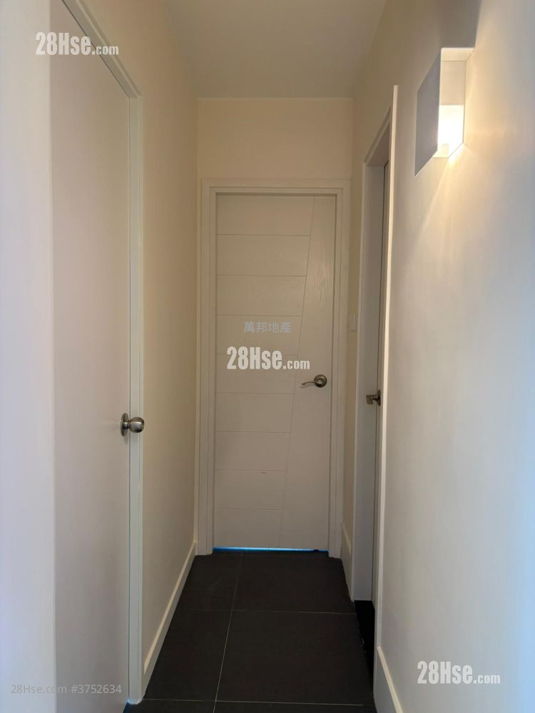 Marina Habitat Sell 3 Bedrooms , 2 Bathrooms 605 ft²