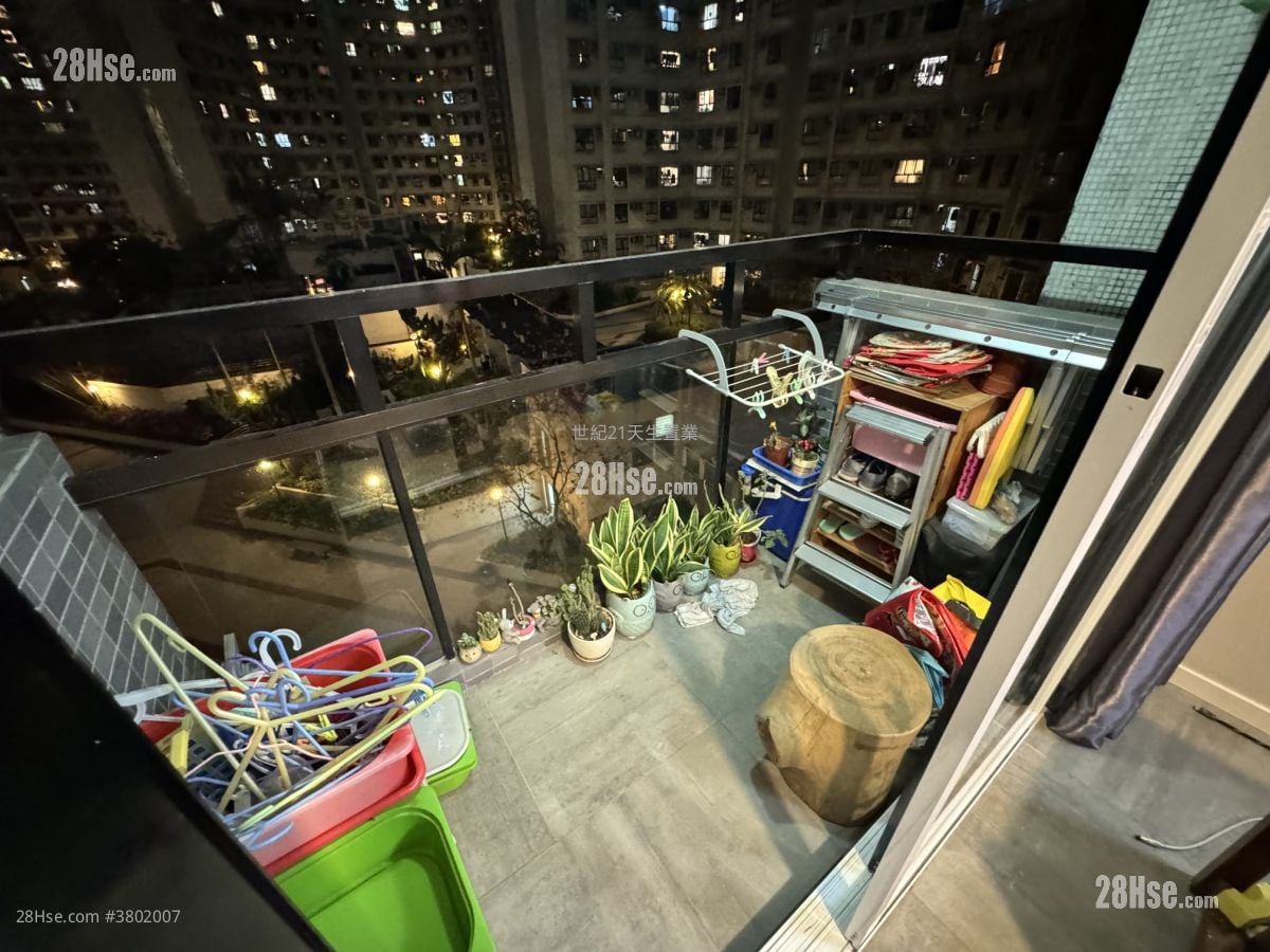 Handsome Court Rental 3 Bedrooms , 2 Bathrooms 745 ft²